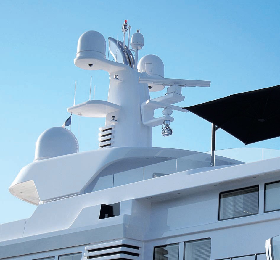 Yacht AIR, Feadship CHARTERWORLD Luxury Superyacht Charters